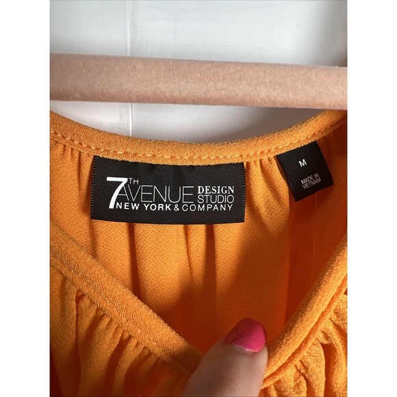 New York & Company Cold Shoulder Ruched Top Size Medium Orange NWT - Picture 2 of 8